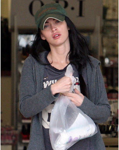 Megan Fox without makeup at the drugstore