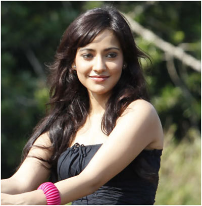 The pool party look of Neha Sharma without makeup