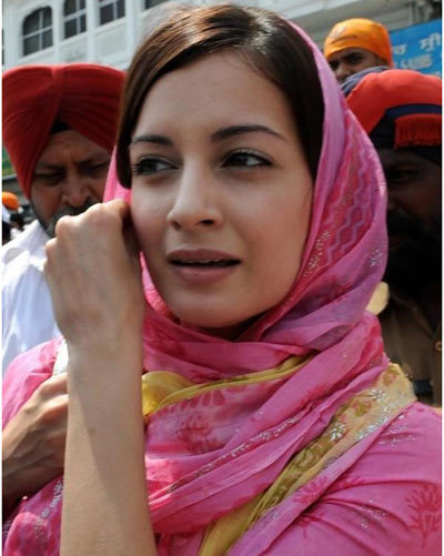 Dia Mirza without makeup at the Amritsar temple
