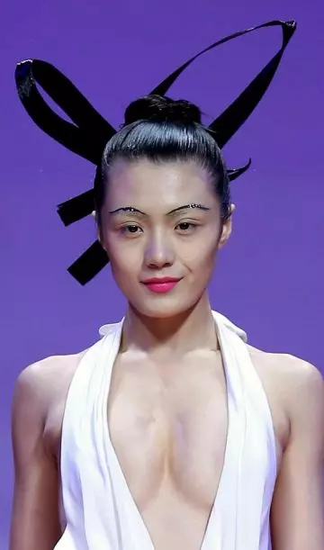 Orbit circles is one of the best Chinese hairstyles