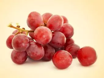 14 Proven Health Benefits Of Red Grapes + Nutritional Value