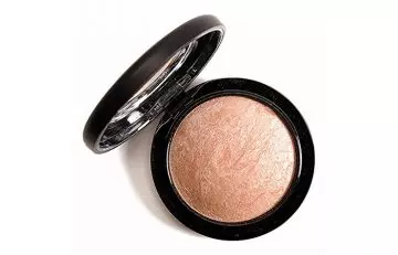 M.A.C. Mineralize Skinfinish Highlighter