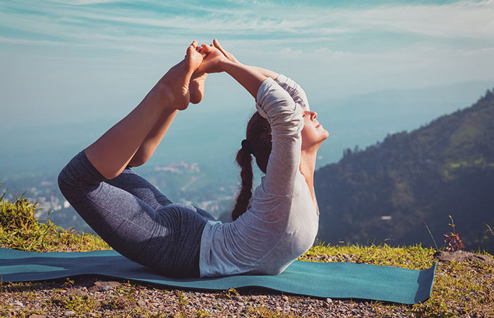How to Do Vasisthasana – Benefits & Yoga Pose Tutorial - Adventure Yoga  Online