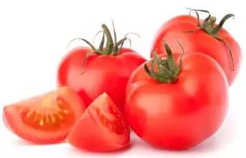 Tomato and multani mitti pack for oily skin
