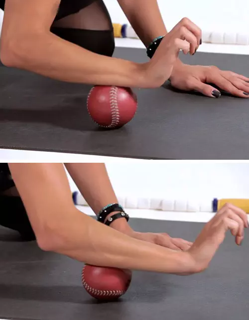 Foam rolling for wrists strengthening