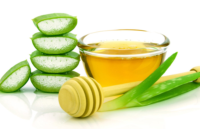 Preparation of aloe vera juice at home with a honey blend