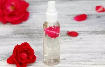 Rose water and multani mitti pack for oily skin