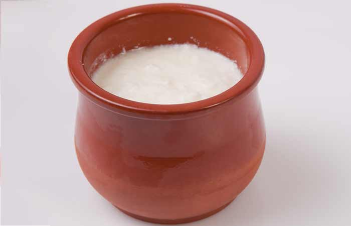 Curd and multani mitti pack for oily skin