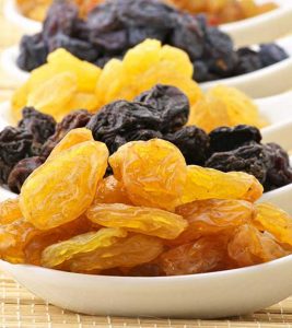 12 Best Benefits Of Dry Grapes For Skin, Hair And Health