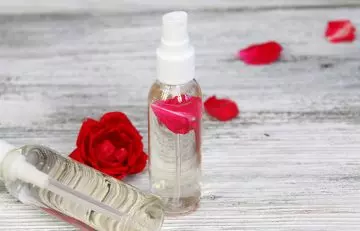 Use multani mitti and rose water for acne