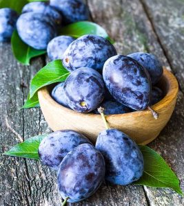 7 Health Benefits Of Plums, How To Us...