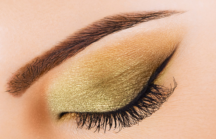 Makeup tutorial for deep gold winged liner