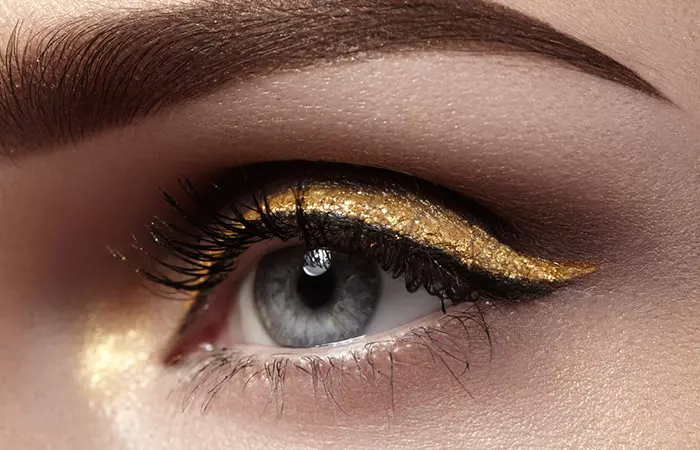 Makeup tutorial for gold festive eye