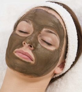 How To Use Multani Mitti For Oily Skin