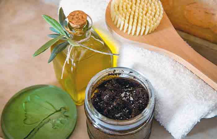 Scrub made with olive oil and coffee grounds