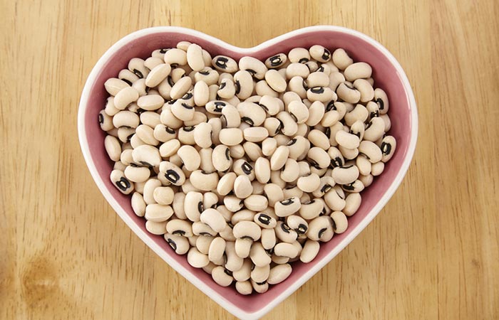 Cowpeas in a heart-shaped bowl to represent cardiovascular health