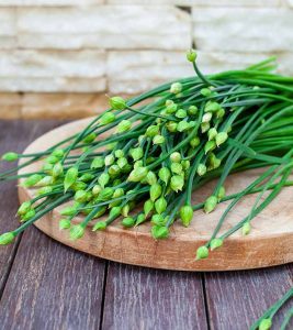 12 Best Benefits Of Chives For Skin And H...