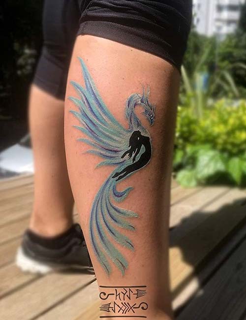 Tatuagem de bebê Blue Phoenix na perna com significado
