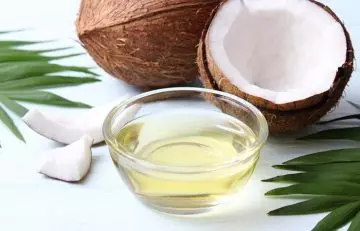 Coconut oil as a natural way to reduce forehead wrinkles at home.