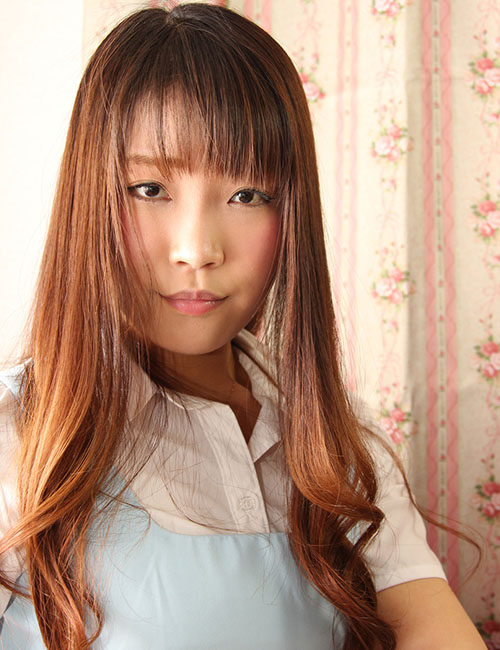 Earthy colored hair with bangs and messy curls Japanese hairstyle for women