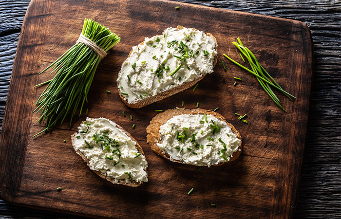 Toast with cheese and chives 