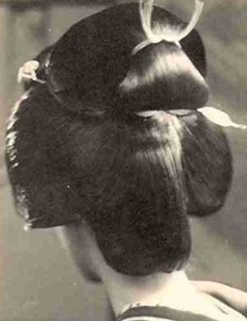 Shimada Japanese Hairstyle for Women