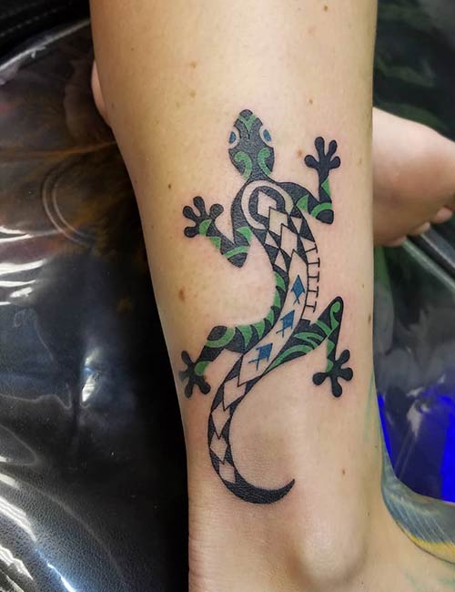 Hawaiian gecko lizard tattoo design