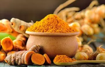 How to get rid of heat pimples with turmeric powder