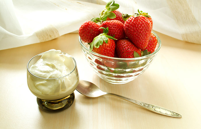 Strawberry and yogurt for homemade face cleanser