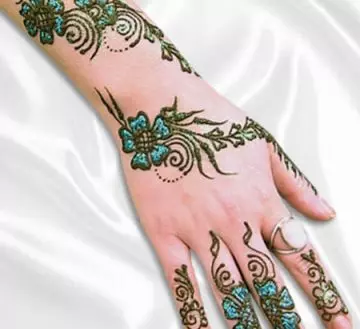 Glitter mehndi design for Eid