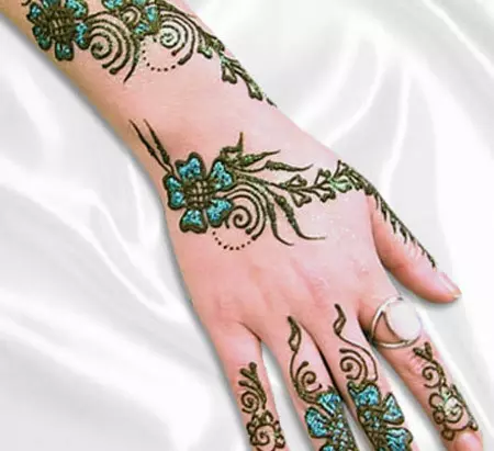 Glitter mehndi design for Eid