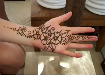 Simple floral mehndi design for Eid