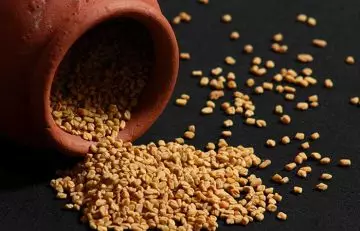 Fenugreek anti-aging face mask at home