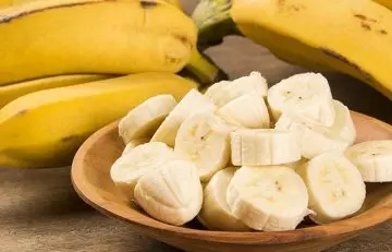 Banana pack treatment for dry hair