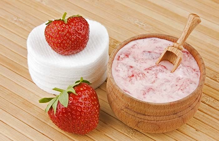 Strawberry pack treatment for dry hair