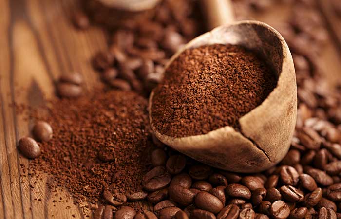 Coffee anti-aging face mask at home
