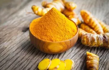 Turmeric anti-aging face mask at home