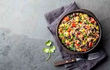 Quinoa salad with black beans