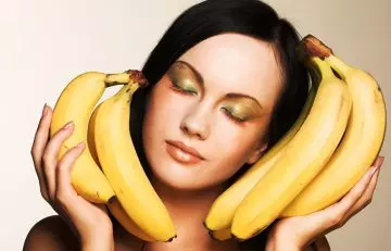 Woman with healthy hair holding bananas
