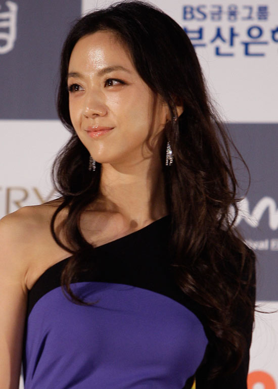 Brunette tousled Korean hairstyle