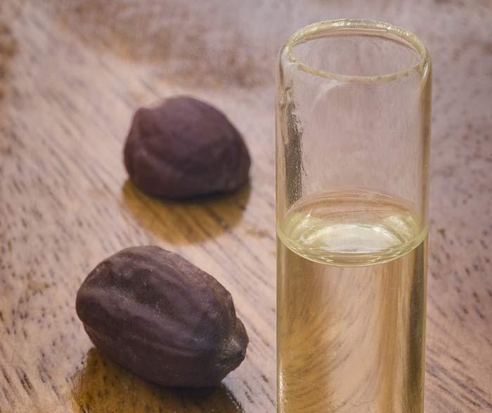 How To Use Coconut Oil For Dandruff