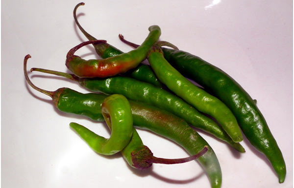 Green chilli is a good vegetable for hair growth