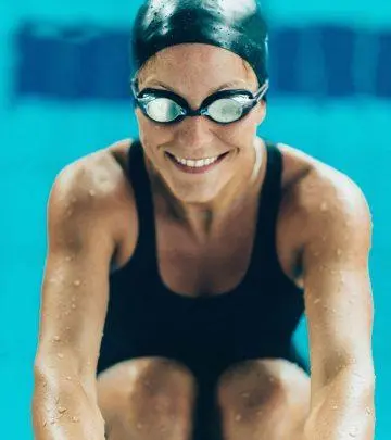 A woman doing swimming