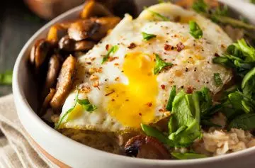 Mexican-style oatmeal with fried egg for weight loss