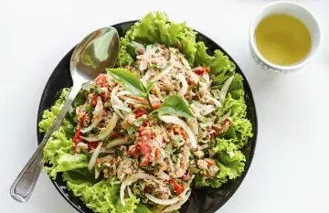 Tuna-oatmeal lettuce boats for weight loss