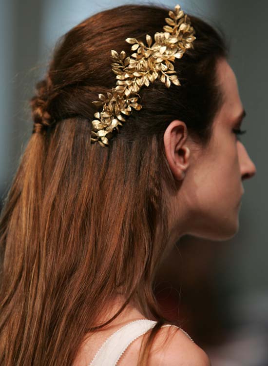 Simple half-braided bride hairstyle