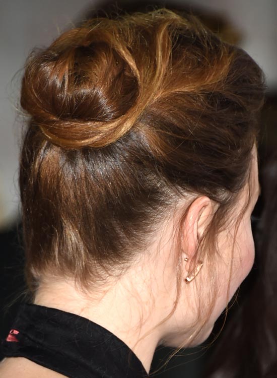 Solid semi-high bun red carpet hairstyle