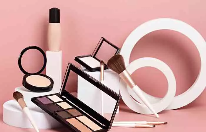 Excessive use of makeup products may cause folliculities hair loss