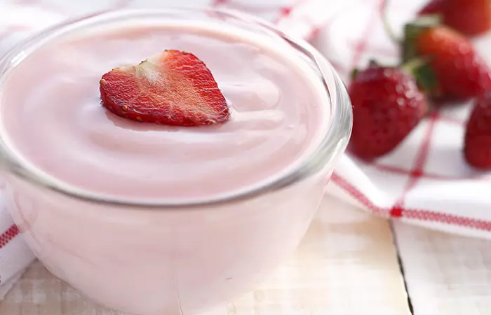 Strawberry and yogurt fairness face mask for oily skin