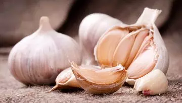 Garlic is a good vegetable for hair growth